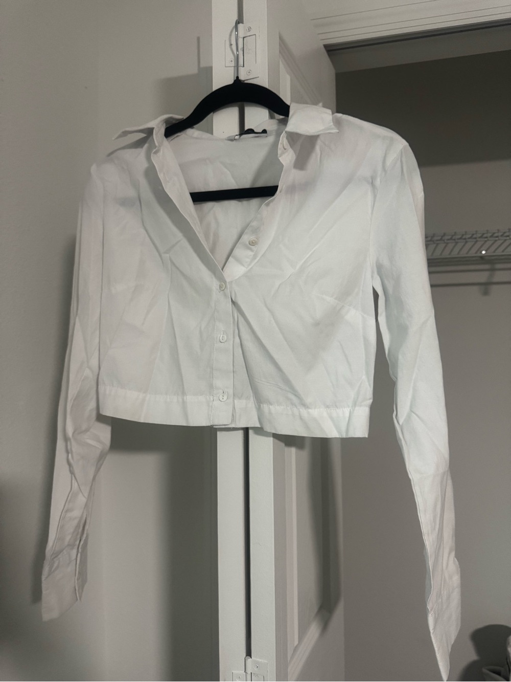 stradivarius White Cropped Button-Down Shirt